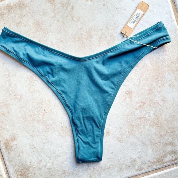 SKIMS Other - NWT SKIMS Fits Everybody Dipped Front Thong‎ Size 3X